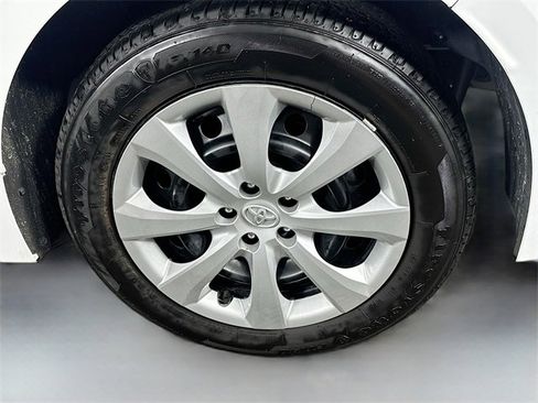 Used 2024 Toyota Corolla LE image 28