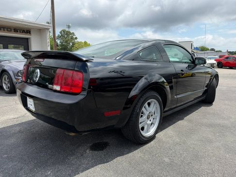 Used 2007 Ford Mustang Premium RWD image 3