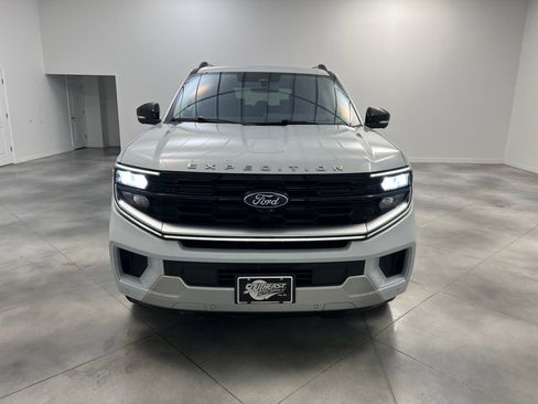 Used 2025 Ford Expedition Platinum image 2