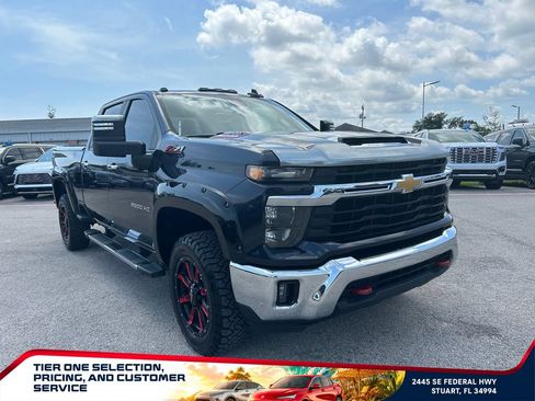Used 2024 Chevrolet Silverado 2500 LT AWD/4WD image 3