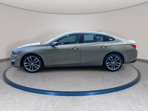 Used 2025 Chevrolet Malibu LT FWD image 3