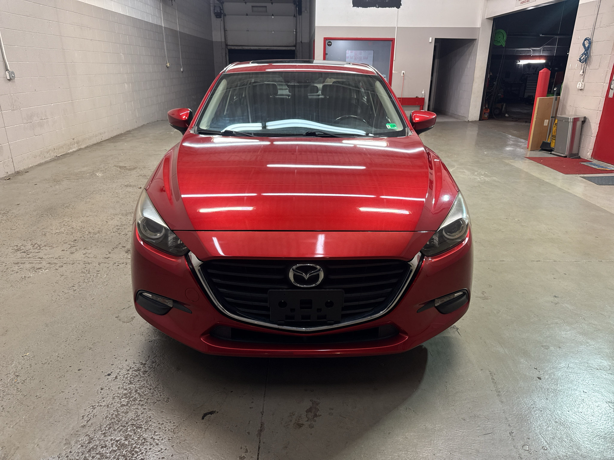 Used 2018 MAZDA MAZDA3 Touring FWD image 2
