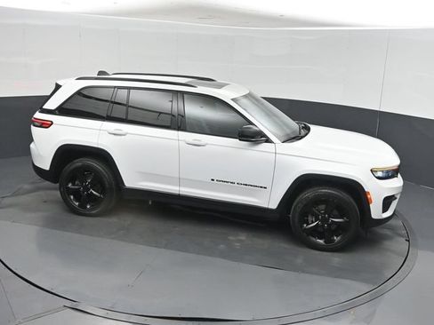 Used 2024 Jeep Grand Cherokee Altitude AWD/4WD image 44
