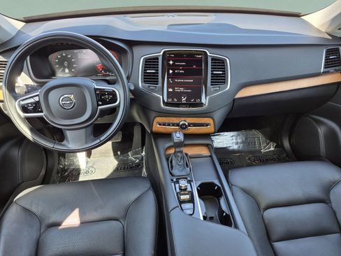 Used 2021 Volvo XC90 T6 Momentum w/ Climate Package AWD/4WD image 11