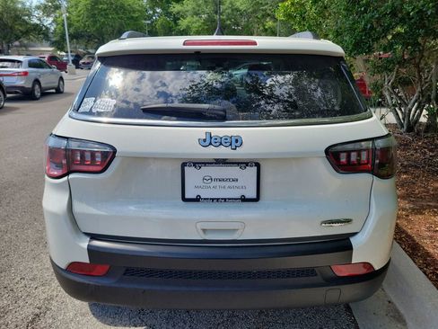 Used 2019 Jeep Compass Latitude FWD image 19