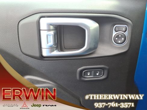 Used 2022 Jeep Gladiator Sport AWD/4WD image 11