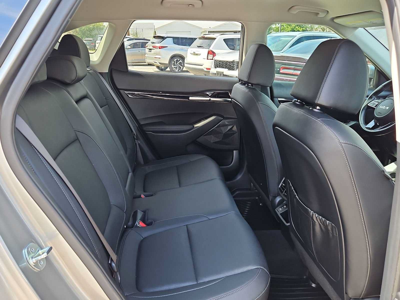 Used 2024 Kia Seltos EX FWD image 24