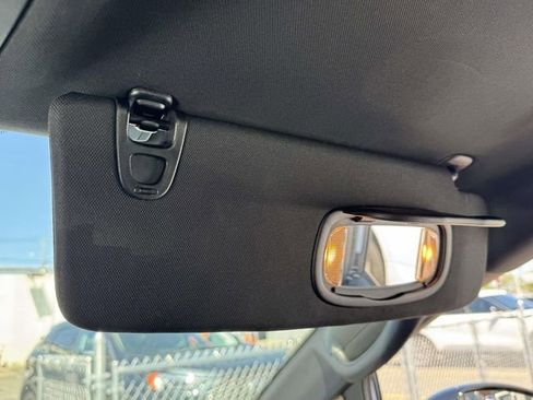 Used 2024 Chrysler Pacifica Limited FWD image 40