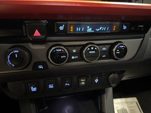 Used 2016 Toyota Tacoma TRD Sport w/ Premium & Technology Package image 24