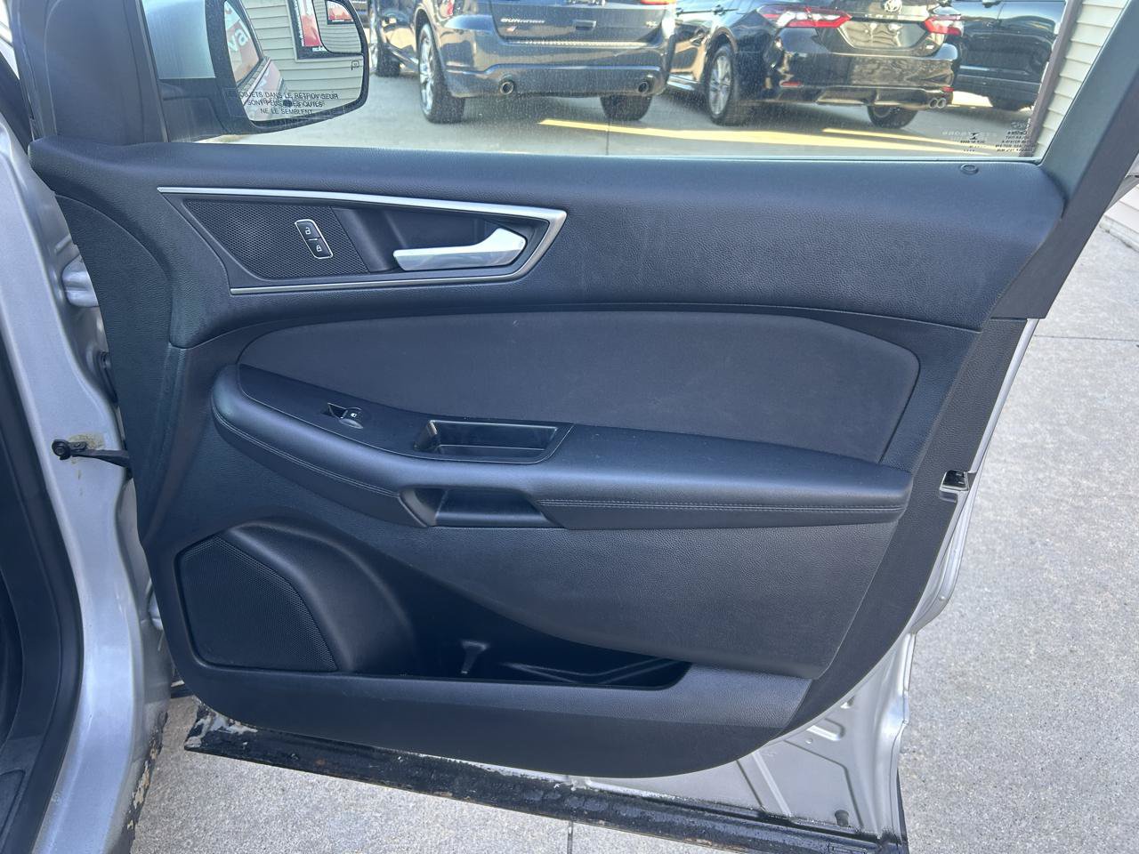 Used 2015 Ford Edge SEL FWD image 16