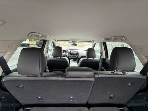 Used 2026 Nissan Pathfinder SL FWD image 10