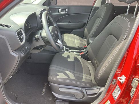 Used 2024 Hyundai Venue SEL FWD image 13