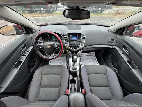 Used 2015 Chevrolet Cruze LT w/ Technology Package image 13