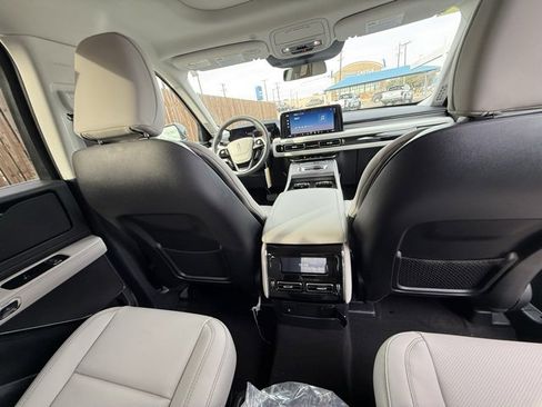 New 2026 Lincoln Aviator 2WD image 13