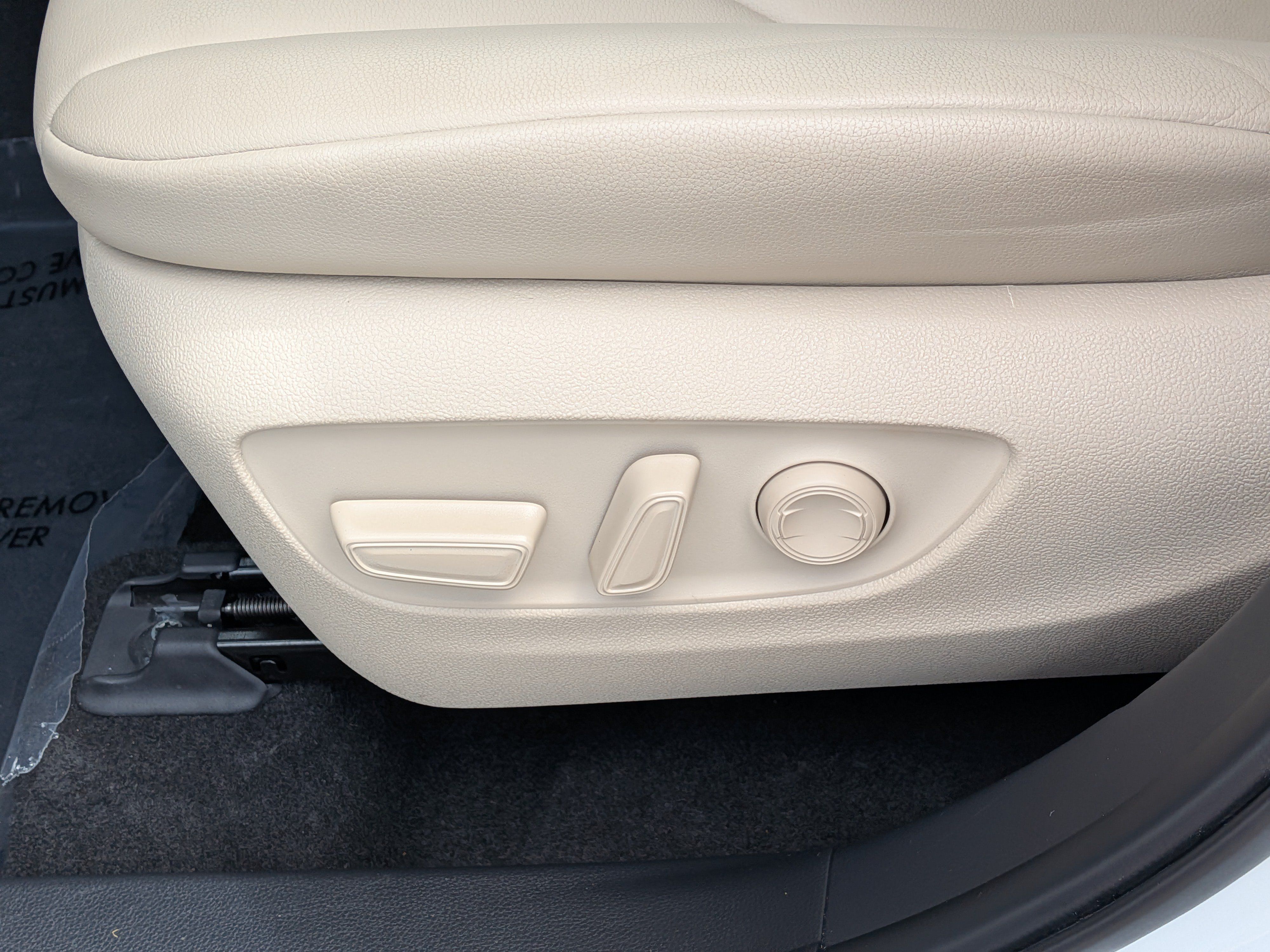 Used 2023 Toyota Highlander XLE FWD image 22