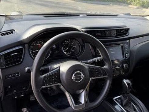 Used 2019 Nissan Rogue Sport S image 12