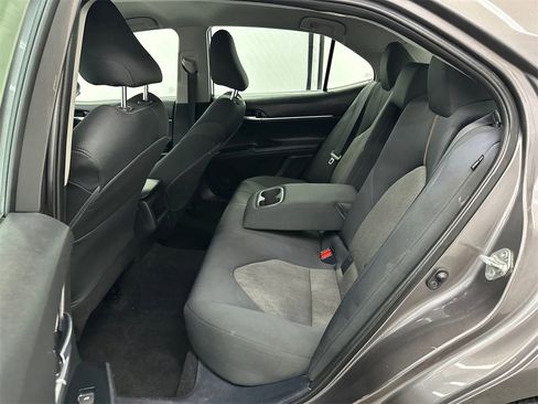 Used 2020 Toyota Camry LE image 20