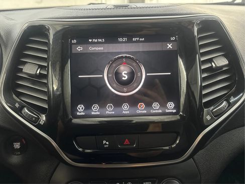 Used 2019 Jeep Cherokee Limited AWD/4WD image 34