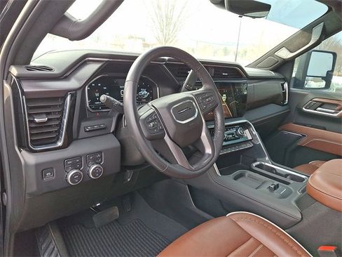 Used 2024 GMC Sierra 2500 Denali Ultimate w/ Snow Plow Prep/Camper Package image 10