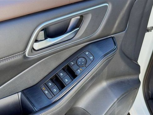 Used 2021 Nissan Rogue SV w/ Premium Package FWD image 22