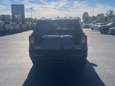 Used 2020 Ford Explorer XLT w/ Comfort Package image 6