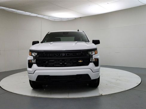 Used 2026 Chevrolet Silverado 1500 Custom AWD/4WD image 2