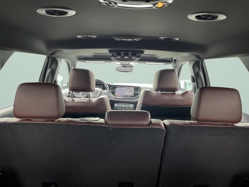 Used 2025 Dodge Durango GT AWD/4WD image 13