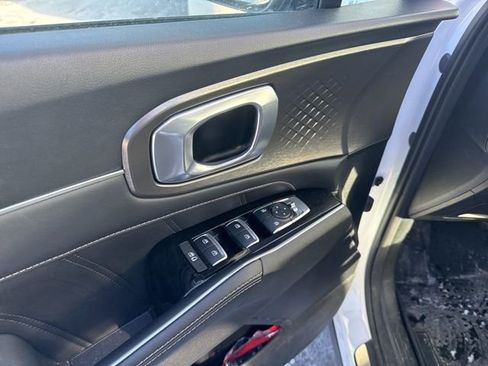 Certified 2022 Kia Sorento SX image 5