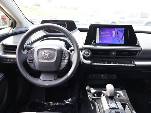 Used 2025 Toyota Prius LE FWD image 17