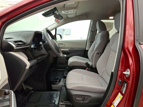 Used 2023 Toyota Sienna LE FWD image 14