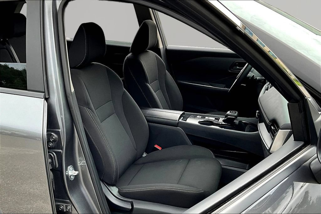 Used 2024 Nissan Rogue S FWD image 27