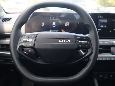 Used 2025 Kia K4 FWD image 12