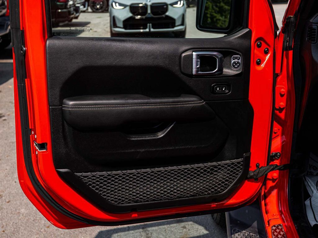 Used 2021 Jeep Gladiator Overland w/ Popular Equipment Package AWD/4WD image 11