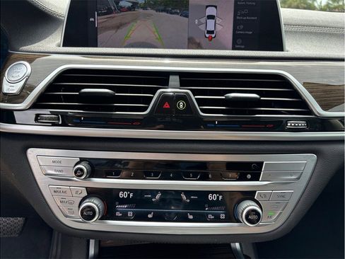 Used 2021 BMW 740i image 36