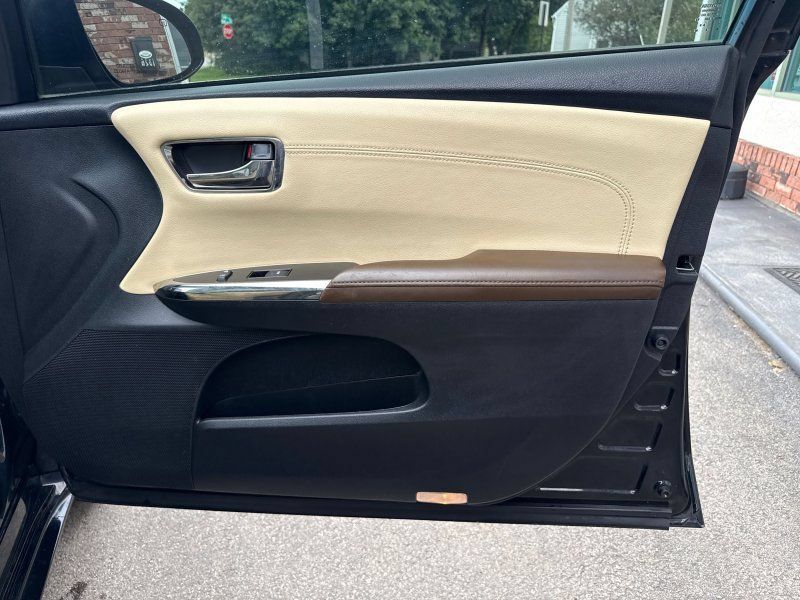 Used 2013 Toyota Avalon XLE Premium FWD image 15