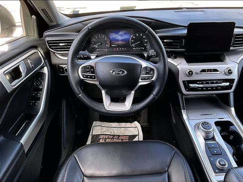 Used 2023 Ford Explorer XLT w/ Equipment Group 202A AWD/4WD image 18