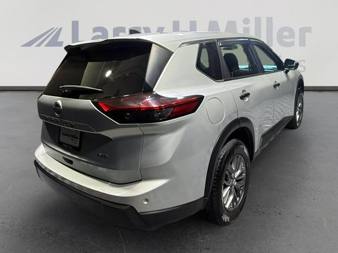 Used 2024 Nissan Rogue S AWD/4WD image 5