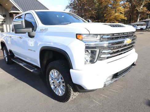 Used 2020 Chevrolet Silverado 2500 High Country w/ Z71 Off-Road Package AWD/4WD image 3