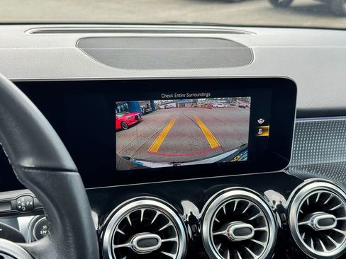 Used 2020 Mercedes-Benz GLB 250 4MATIC w/ Premium Package image 24