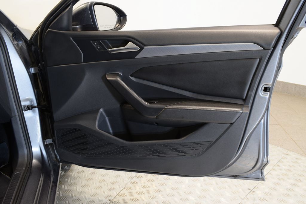 Used 2024 Volkswagen Jetta SE FWD image 33