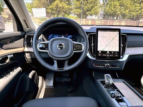 Used 2026 Volvo XC90 B5 Plus w/ Protection Package AWD/4WD image 8