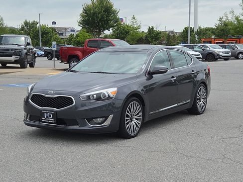 Used 2016 Kia Cadenza Premium w/ Technology Package FWD image 2