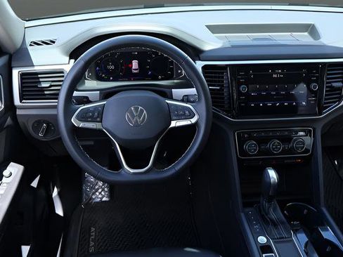 Certified 2023 Volkswagen Atlas SE w/ Panoramic Sunroof Package FWD image 16