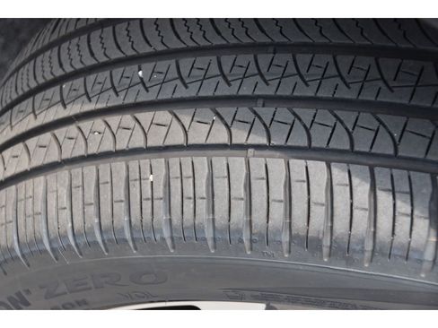 Certified 2025 Volvo XC40 B5 Ultra w/ Protection Package Premier image 36