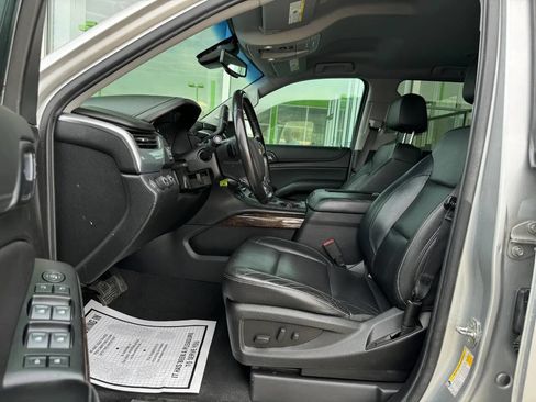 Used 2019 Chevrolet Suburban LT image 9