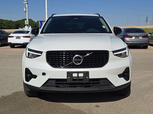 Used 2025 Volvo XC40 B5 Plus AWD/4WD image 10