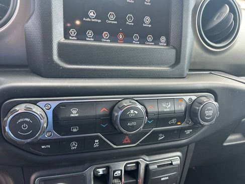 Used 2019 Jeep Wrangler Unlimited Sport S AWD/4WD image 37