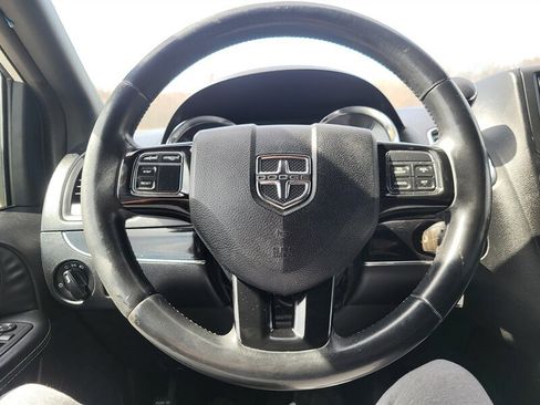 Used 2016 Dodge Grand Caravan SE image 18