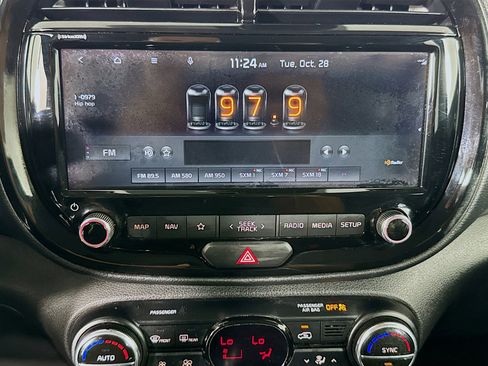 Used 2020 Kia Soul EX image 17