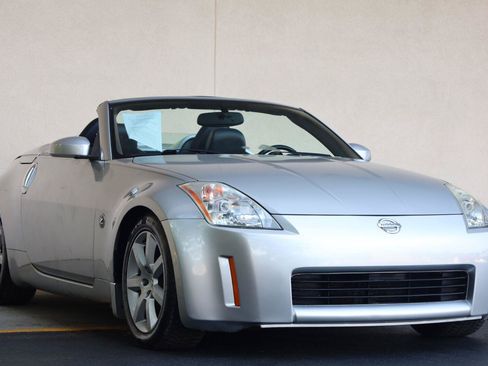 Used 2004 Nissan 350Z Touring RWD image 10